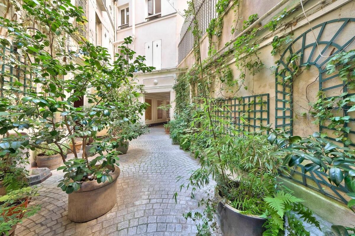 Appartamento Disponible - Centre, Gare St Lazare, Metro 7-12-2-9-13-14-3, Theatre Mogador, Casino De Paris, Trianon, Moulin Rouge, Sacre Coeur, Galeries Lafayette, Rue Calme, De 1 A 4 Personnes *