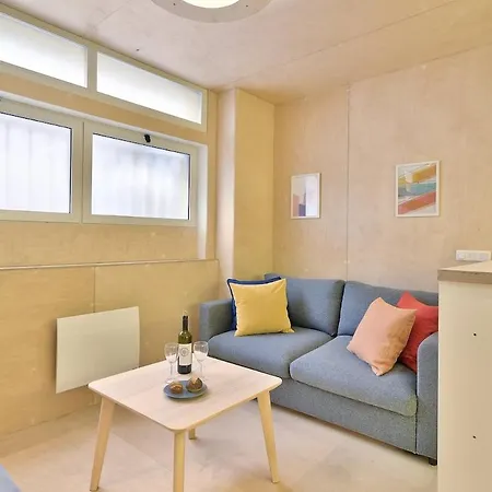 Centre, St Lazare Station, Metro, Theatre Mogador, Casino De Paris, Trianon, Moulin Rouge, Sacre Coeur, Galeries Lafayette, From 1 To 4 Guests Apartment