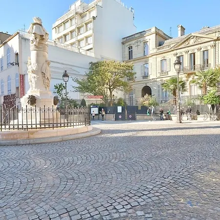Apartment Centre, St Lazare Station, Metro, Theatre Mogador, Casino De Paris, Trianon, Moulin Rouge, Sacre Coeur, Galeries Lafayette, From 1 To 4 Guests