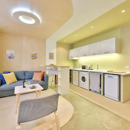 Centre, St Lazare Station, Metro, Theatre Mogador, Casino De Paris, Trianon, Moulin Rouge, Sacre Coeur, Galeries Lafayette, From 1 To 4 Guests Apartment *