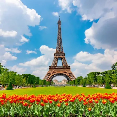 Apartment Centre, St Lazare Station, Metro, Theatre Mogador, Casino De Paris, Trianon, Moulin Rouge, Sacre Coeur, Galeries Lafayette, From 1 To 4 Guests Paris