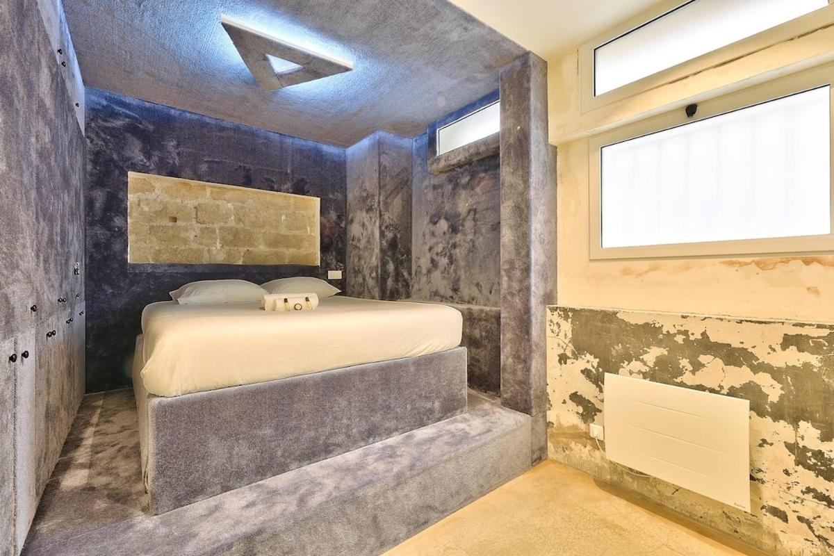 Apartment Disponible - Centre, Gare St Lazare, Metro 7-12-2-9-13-14-3, Theatre Mogador, Casino De Paris, Trianon, Moulin Rouge, Sacre Coeur, Galeries Lafayette, Rue Calme, De 1 A 4 Personnes *